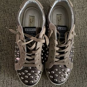 Vintage Havana studded sneakers